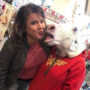 Meet your Posher, Dee dee